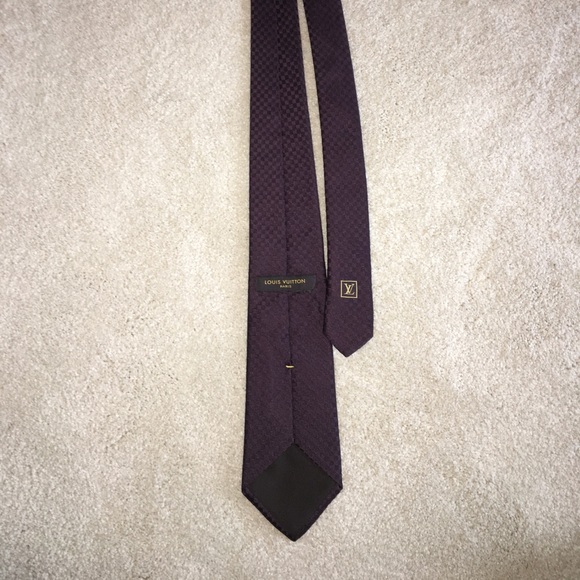 Never worn Louis Vuitton burgundy tie - Picture 2 of 3